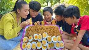 yummy............How to make spicy noodles with egg and vegetable