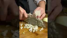 How A Professional Chef Cuts An Onion