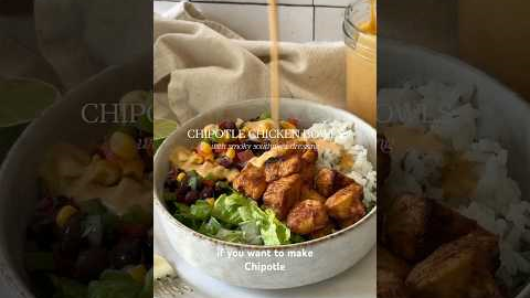 Chipotle chicken rice bowls 🤤 meal prep friendly, balanced dinner! Recipe below ⬇️ #healthyrecipes