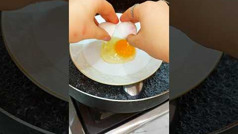 KITCHEN HACK | No Microwave? Cook & Reheat Fast! 🥘🔥 #shorts