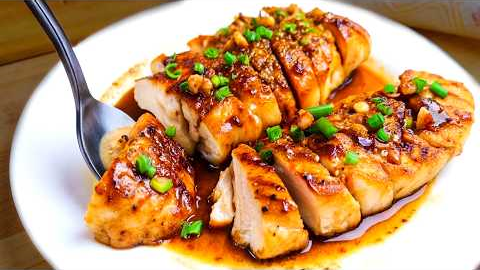 The most delicious and easy honey garlic chicken breast recipe you can make in 10 minutes!