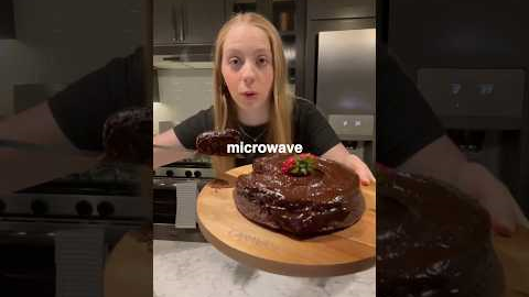 Chocolate cake made in a microwave?!🍰 #shorts
