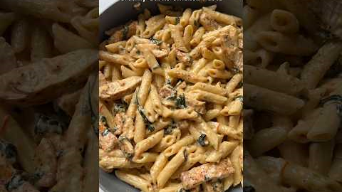 Creamy Garlic Chicken Pasta #dinnerideas #pastarecipe #chickenrecipe