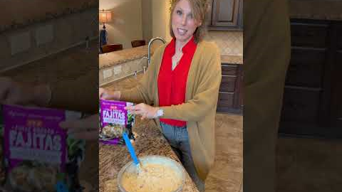 Chicken Fajita Casserole RECIPE on dinnerin321.com #recipe #easyrecipe #dinner #chicken #supper